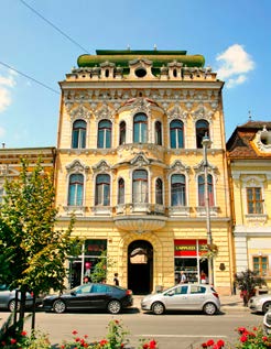 Palatul Toldalagi (construit în perioada 1759 1772) este un monument cu o valoare arhitecturală de excepție, realizat în stilul barocului târziu.