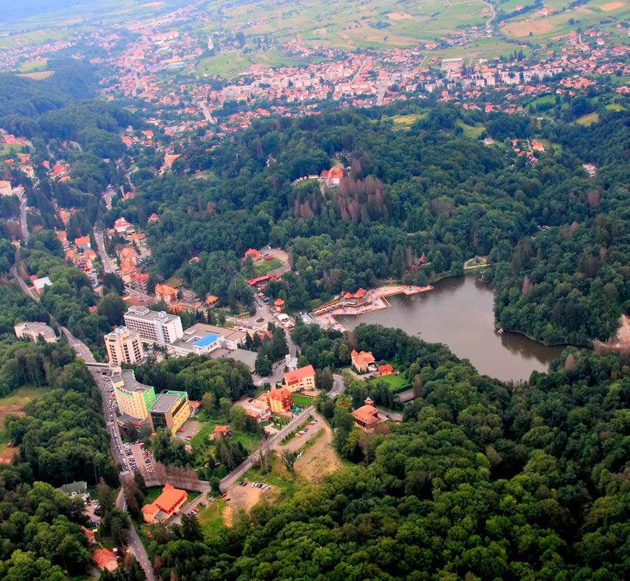 Kiterjedése 3,8 ha, kerülete 2 km, legnagyobb mélysége 18,9 m, vizének sótartalma 256 g/l.