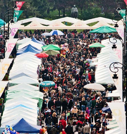 Aki a gasztronómia iránt érdeklődik, annak nem szabad kihagynia a Háromszéki Kolbászparádét, a Töltöttkáposztafesztivált vagy a Chocofest-et.