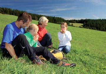 réteket, növényeket, sajtot, mustot és a stercet. A régió gazdaságában az idegenforgalom, valamint a mező- és erdőgazdaság dominál.