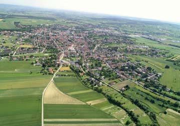 900 aktív ipari üzem, illetve vállalkozás KAPCSOLAT NETZwerk Mattersburg Wirtschaftskammer Burgenland Regionalstelle Mattersburg Bahnstraße 41, A-7210 Mattersburg T: +43 5/90907-2630 Szóvivő: Eva