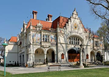 A GAZDASÁG FŐ TERÜLETEI Az iparosodás korán megkezdődött Triestingtalban: Bécs közelsége, a Triesting vízi energiája és a régió fában való gazdagsága játszott ebben jelentős szerepet.