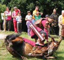 Sirok vára Kisnána vára A Bükk és a Mátra határán, a Tarna-patak észak felé kiszélesedő völgye felett áll Sirok vára.