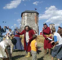 Miután rendszeresen kifosztották a török kereskedőket, a budai pasa 1543- ban haddal támadt a kisnánai várra. A túlerő rövid idő alatt győzedelmeskedett, a győztesek pedig lerombolták védműveit.