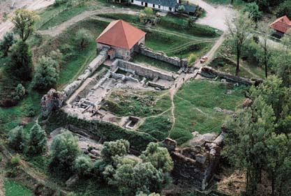 Dédestapolcsány vára Ónod vára A korabeli okiratok lerombolt várnak (Castrum dirutumnak) említik Dédes várát. Romjairól Szendrei János 1902-ben készített felvételi rajzokat.