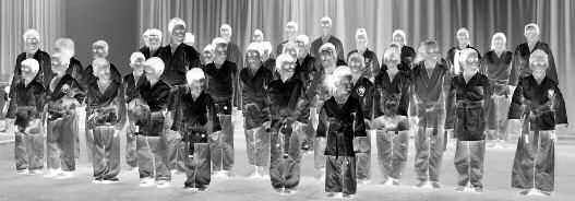 Tai Chi Chuan Tö köl Ön ma gunk le gyõ zé se az iga zi gyõ ze lem (Masakatsu agatsu) A Taichi Chuan Tö köl cso port 2012-ben is foly tat ja edzé se it.