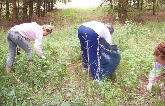 A gyermekeket már egészen pici korban elkezdjük civilizálni, például arra tanítjuk õket, hogy a szemetet sem a lakásban, sem az utcán ne dobálják szét.