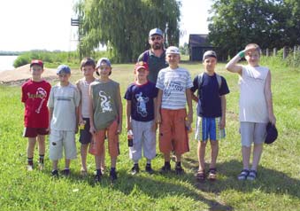 Elnöknek Juhász Zoltán polgármestert, parancsnoknak Enyedi Sándort választották, a vezetõség tagjai pedig Földesi Rezsõ (örökös nyugdíjas parancsnok), Borsyné Dallos Szilvia,