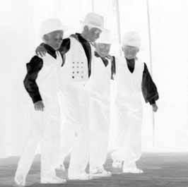 14 2009. május Örökség Néptáncfesztivál Almásfüzitőn Idén április 18-án rendezték meg a régióban működő tánccsoportok részére az Örökség Néptáncfesztivált.