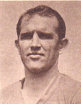 A válogatottban csupán kilenc alkalommal jutott szóhoz, köztük az 1964-es és az 1968-as olimpián valamint a Rómában harmadik helyezést elért csapatban.