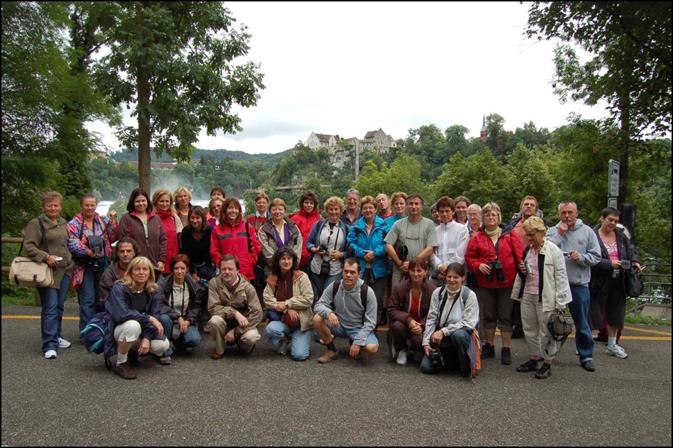 KITEKINTŐ Az idén ötödik alkalommal indult el augusztus 14-én a Genf külvárosában fekvő Meyrinbe több mint negyven fizikatanár, hogy a CERN-ben tartott részecskefizikai továbbképzésen részt vegyen.