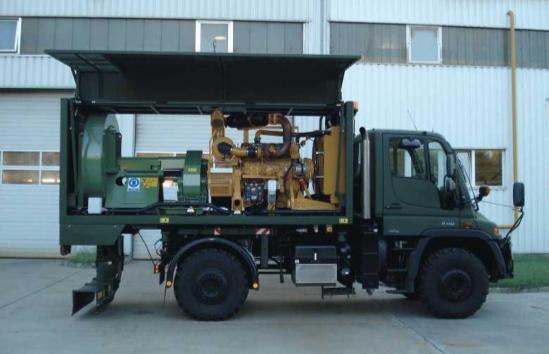 Az Unimog segédberendezés hordozó felépítmény (plató) [6][7] A plató egyszerűen levehető oldalfalakkal és rögzítő csapokkal rendelkezik, melyek az állítható gyorsszerelő lábak segítségével könnyedén