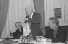 A Rotary Club Szolnok 2006/2007. évi elnökségének tablója Lovász F. Sándor titkár Demeter István elnök Dr.