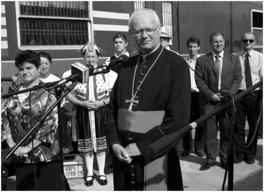 A gördülő katolikus emlékhely a boldoggá avatott Szentatyának, II. János Pál pápának állít emléket.