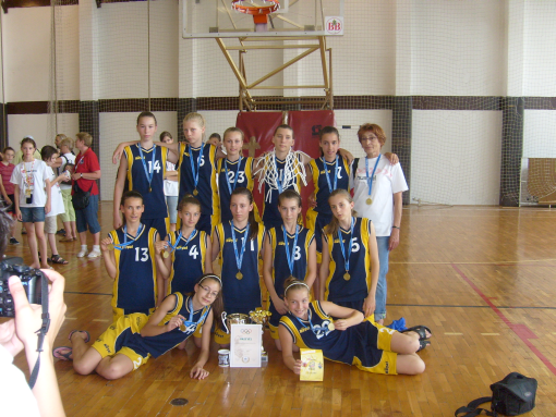 MEZŐBERÉNYI HÍRMONDÓ Közéleti információs lap XXI. évfolyam, 2011. július A Magyar Köztársaság Diákolimpia bajnokai a kosárlabdázó lányok Miskolc város volt a helyszíne a III.