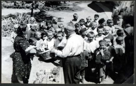 Testületi beszámoló október /folytatás/ A többség végül elfogadta a közösségi és intézményi áramellátásra, valamint a karbantartásra kiírandó közbeszerzési kezdeményezést (a jobbikosok a sok