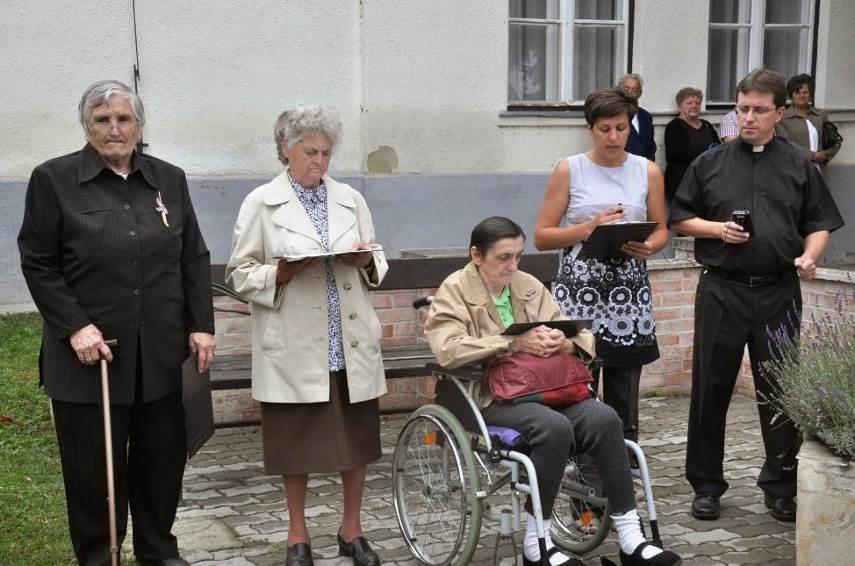 Közösségi alkalmak - Siófok Április hónap első hetében volt esedékes a mozgó urna kérelmeket benyújtani a helyi önkormányzathoz, hogy a mozgásukban korlátozott lakók is le tudják adni szavazatukat az