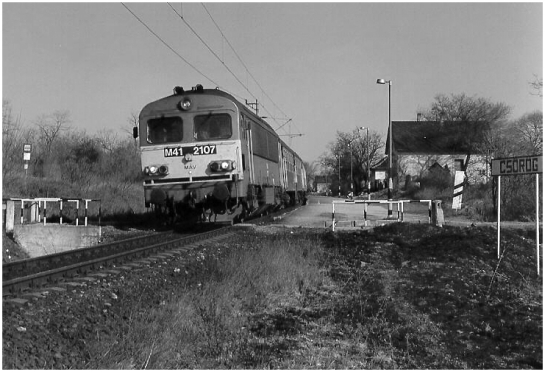 A cég kiírta a pályázatot a Budapest-Veresegyház-Vác vasútvonal elõvárosi célú fejlesztése Kohéziós Alap támogatás elnyeréséhez szükséges dokumentációinak elkészítésére.