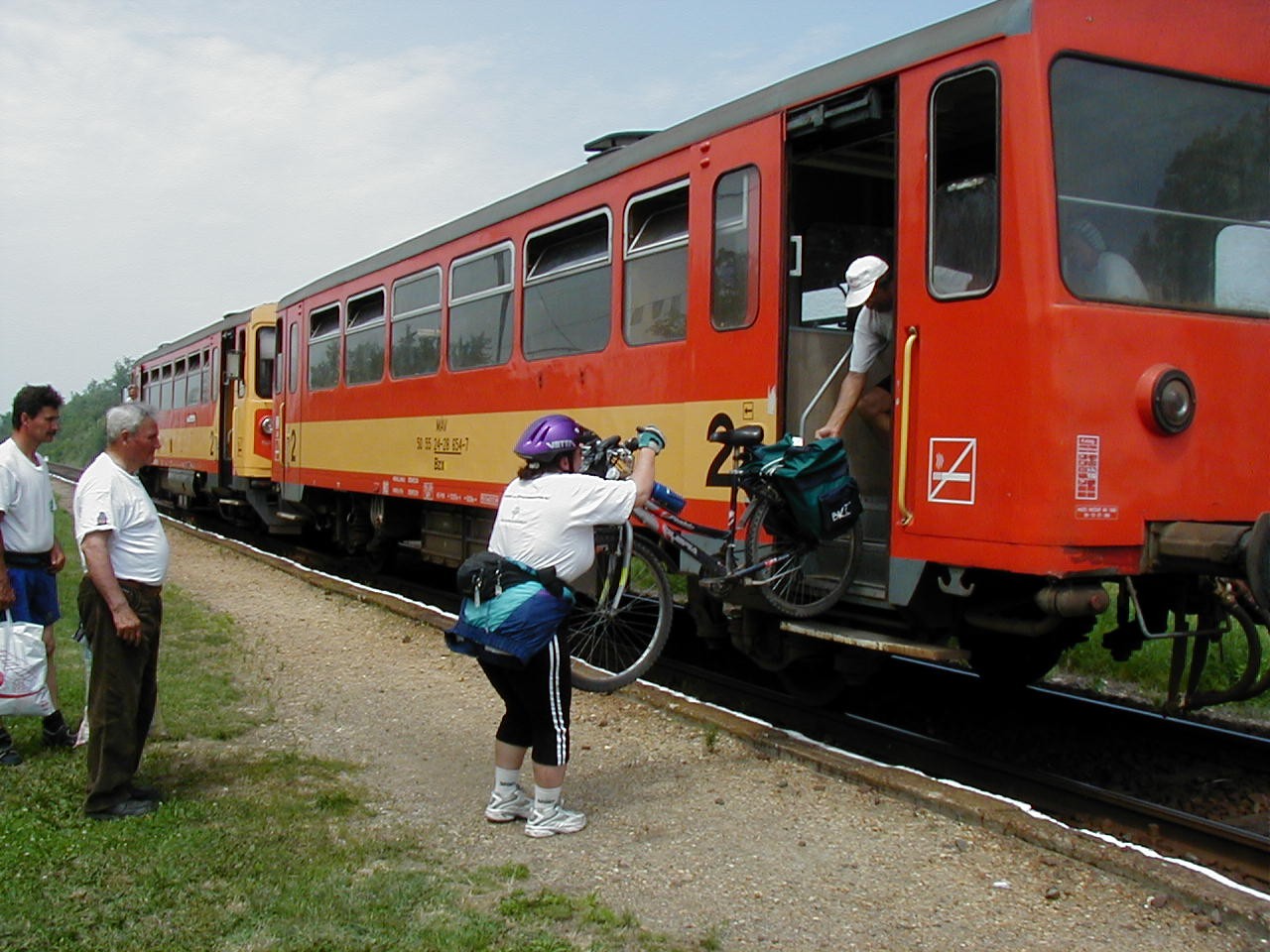 Budapestről Kisköre vagy Tfüred retúr ugyanazon a napon: kerékpárviteldíj: 2*695=1390 Ft helyett: 400Ft ) Az érvényesség napján az érintett