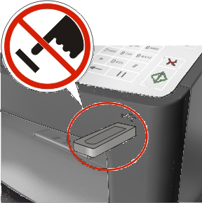 2. A nyomtató kezelőpanelén érintse meg a nyomtatásra szánt dokumentumot. 3. A nyilak megérintésével kérhet egy előnézeti képet a dokumentumról. 4.