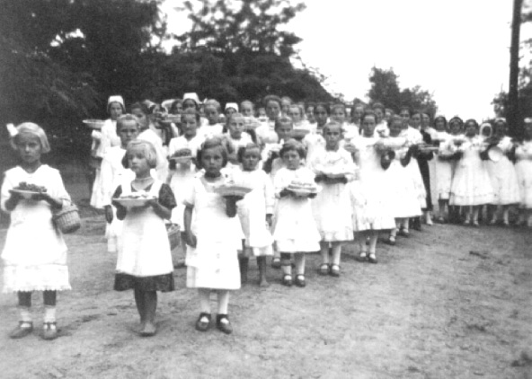 S Lakodalom, 1937. szeptember 7. Hérészek. Menyasszony és võlegény a 30-as években. Lakodalom a 30-as évek végén.