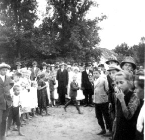 Szerettük volna fényképekkel illusztrálni az írást, de akkor nem jutottunk hozzá, így ezt most pótoljuk.