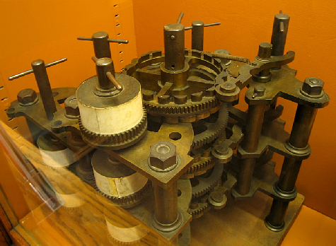 Mechanikus gépek 1820 Charles Xavier de Colmar 1801 Joseph Marie Jacquard 4 alapművelet (+,-,*,/) Tömeggyártásig jut Lyukkártya vezérélésű