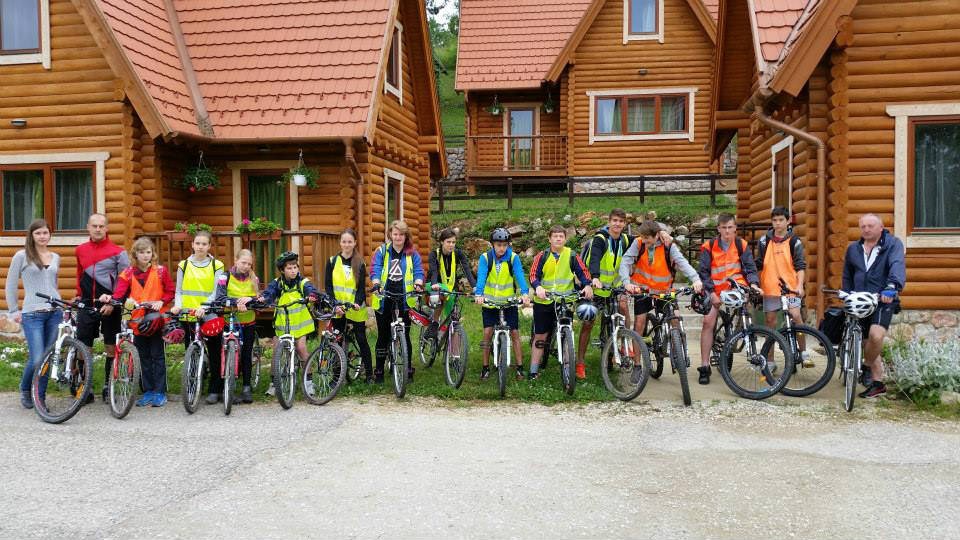 14 Túra, találkozó Kerékpártúra 2014 Iskolánk felső tagozatos tanulói kerékpártúrán vettek részt. 2014. május 28-án indultak el a tanárok és a diákok Tornaljáról Aggtelekre. Író-olvasó találkozó 2014.