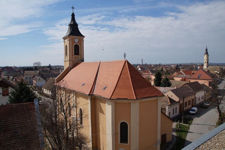 6 hozzá 5 dugónk! Hogy mégis úszik, és nem süllyed el, az már maga a csoda.