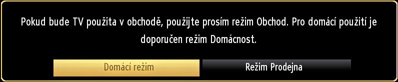 Vkládání baterií do ovladače 1.Jemně nadzdvihněte kryt v zadní části dálkového ovládání. 2.Vložte dvě baterie AAA.