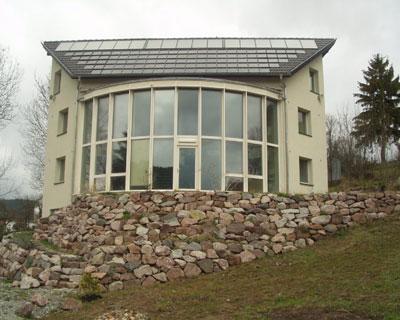 NÉMET ENERGIASZABVÁNYOK Németország - 2002 Niedrigenergiehaus (EnEv 2002) fűtési energia '70 kwh/(m²a) Passivhaus fűtési