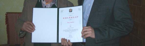 2012. MÁRCIUS HÍREK 19 2012. január 17-én töltötte Sass András bácsi 90. születésnapját. Ebbıl az alkalomból Szőcs Lajos polgármester és dr.