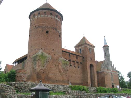 Reszel Reszel (németül: Rößel, korábban: Rössel, poroszul: Rēslis) 1241-ben a keresztes lovagok elfoglalták a porosz Bart törzs várát, amit ebben az időben óporosz nyelven Reszelnek neveztek.