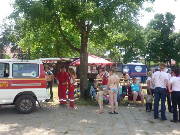 Kamarai Hírlevél 2011. V. évfolyam, 3. kiadás A hagyomány kötelez: ha június, akkor: Juniális-családi nap! A Kamara Hajdú-Bihar megyei Szervezete 2011.