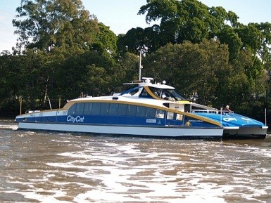 Működő példák Brisbane, Ausztrália Városi hajózás: 1996-ban indult a vonalhajó-szolgáltatás (CityCat) 6 katamaránnal, 2013-ban 19 CityCat katamarán és 9 régebbi CityFerry egytörzsű átkelőhajó alkotja