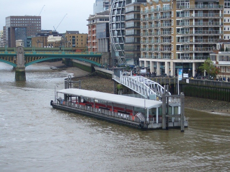 Működő példák London, Nagy-Britannia Városi hajózás: Thames Clippers: üzleti alapon működő, magánkézben lévő közlekedési szolgáltató 1999-ben indult a vonalhajó-szolgáltatás, 2013-ban 13 gyors