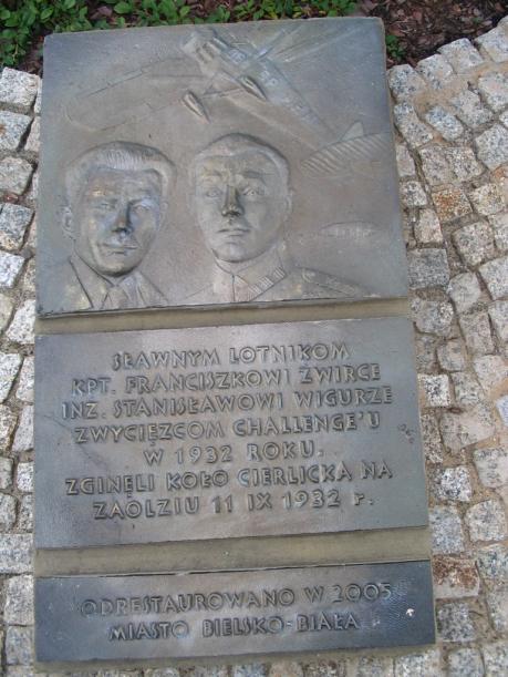 érelmeszesedésben halt meg Budapesten 1915. július 11-én délelőtt 11 órakor. Pályatársai jelenlétében július 13-án temették el a Kerepesi temetőben. 5.