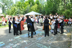 2 0 0 9. A U G U S Z T U S Á G F A L V I K R Ó N I K A 3 (folytatás az 1. oldalról) Mindenki nagyon várta az év ikerarca választását, a zsőrinek nagyon nehéz dolga volt az idén is.