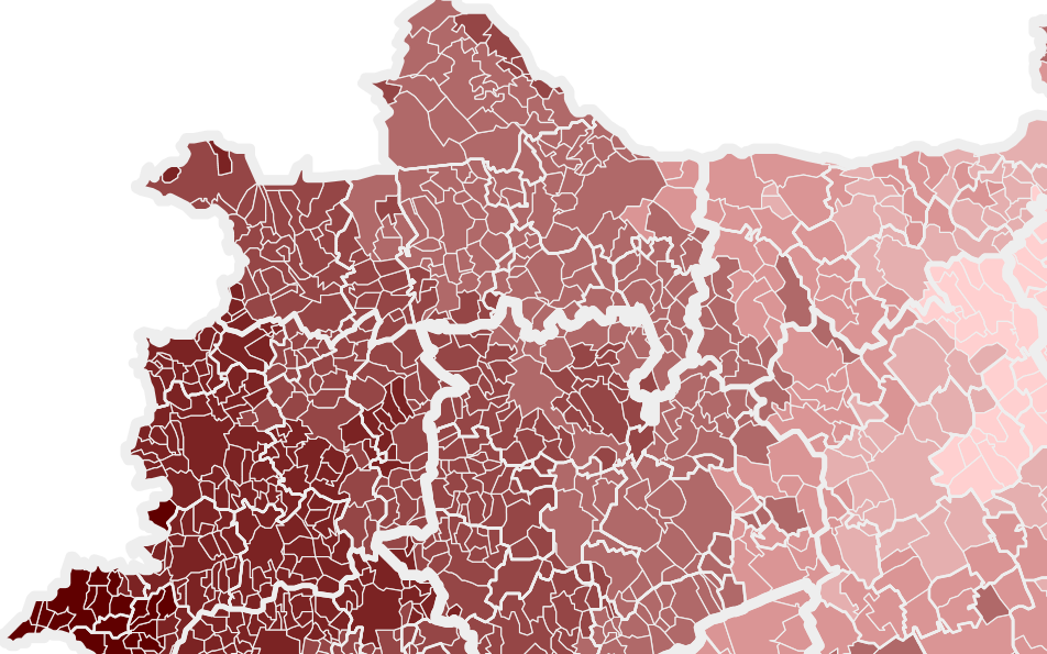 95 A városban egy nagyobb és egy kisebb ipari terület található. Utóbbi az említett húsüzem, ma már zárványszerű, kertvárosi lakóterületekkel körülvett tömbje.