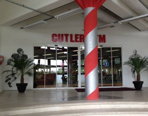ÚJ TEREM DEBRECENBEN ALL YOU CAN MOVE MAGAZIN AYCM ÚJ LÉTESÍTMÉNYEK / DEBRECEN 26 A Cutler Gym termei képviselik hazánkban a szakmaiság, felszereltség maximumat.
