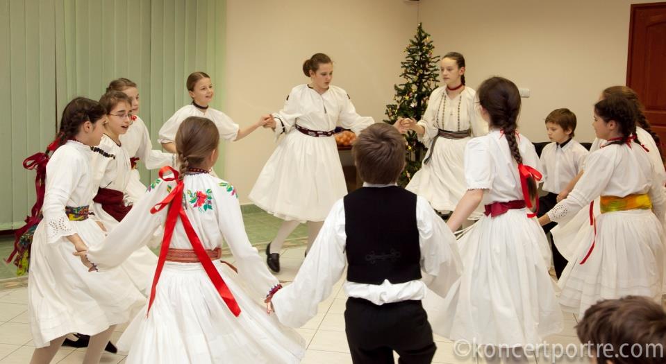 VÁLASZTHATÓ TANTÁRGYAK, FOGLALKOZÁSOK Kötelezően választható tárgyak: népi ének, folklórismeret, tánctörténet Választható tárgy: népi ének, folklórismeret, tánctörténet A 2011-12.