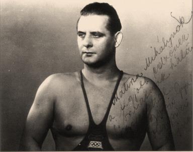 BÓBIS GYULA 4 Bajnok (+87kg) Kecskeméten született 1909. október 7-én. Budapesten hunyt el 1972. január 24-én. Iskoláit Kecskeméten a Református Kollégiumban és a Felső Kereskedelmi Iskolában végezte.