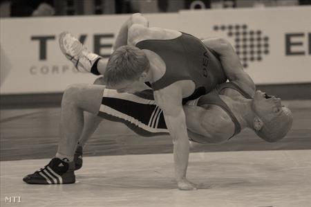 MAJOROS ISTVÁN 8 Bajnok (55 kg) Budapesten született 1974. július 11-én. A Budapest Honvédben kezdett birkózni, majd a BVSC és Szeged után a KTE-ben versenyzett 1999 2006-ig.