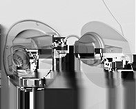 178 Vezetés és üzemeltetés Az üzemanyag-betöltő nyílás fedele csak akkor nyitható ki, ha a gépkocsi zárjai ki vannak nyitva. A fedél megnyomásával nyissa ki az üzemanyag-betöltő nyílás fedelét.