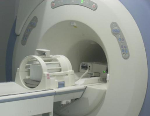 Mágneses folyadékok tervezése orvosbiológiai alkalmazásra Orvosbiológiai alkalmazás - MRI GE Excite HD (1,5 T, EUROMEDIC DIAGNOSTICS SZEGED