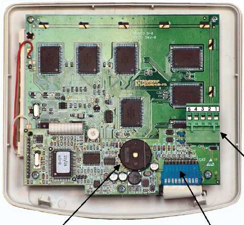 AZ LCD-6000N CSATLAKOZTATÁSA 6. AZ LCD-6000N CSATLAKOZTATÁSA EN54-2 12.5.3. Az átviteli utak integritása Az RS485 vonal szakadása vagy zárlata esetén a távkezelő egységek működésképtelenné válhatnak.