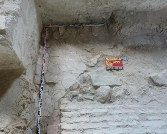LEVÉL A VERESEGYHÁZI KATOLIKUS EGYHÁZKÖZSÉG ÉLETÉRŐL XIII. évfolyam 8. szám 2013. szeptember A templom felújítás menete Folytatódott a régészeti mentő feltárás kerültek elő.
