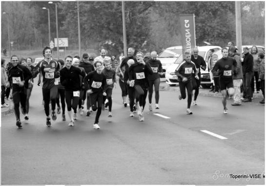 évfordulójára rendezett duatlon versenyére érkező csapatokat. A helyszín is új volt, Vác déli részén, a Toperini Ipari Park területén.