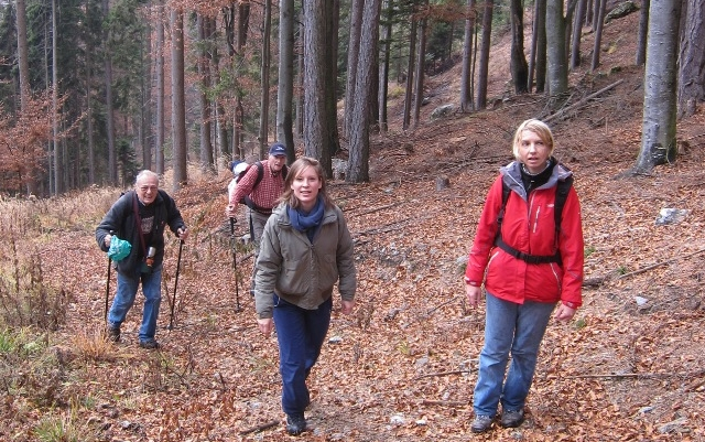 PROGRAMAJÁNLÓ GRÁCI MAGYAR ÚJSÁG KEREKASZTAL-TÁRSALGÁS GRÁCI KINCSESLÁDA Szeretettel hívom az érdeklődőket magyar nyelvű (térítésmentes) városnézésre Grác belvárosának gyöngyszemeihez.