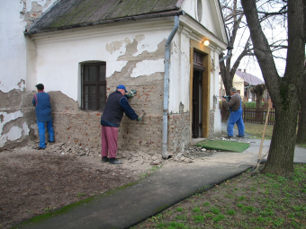 MEZŐBERÉNYI HÍRMONDÓ Közéleti információs lap XXI. évfolyam, 2011. március Templomfelújítás a református gyülekezetben - Román János lelkipásztor bemutatása 2010.